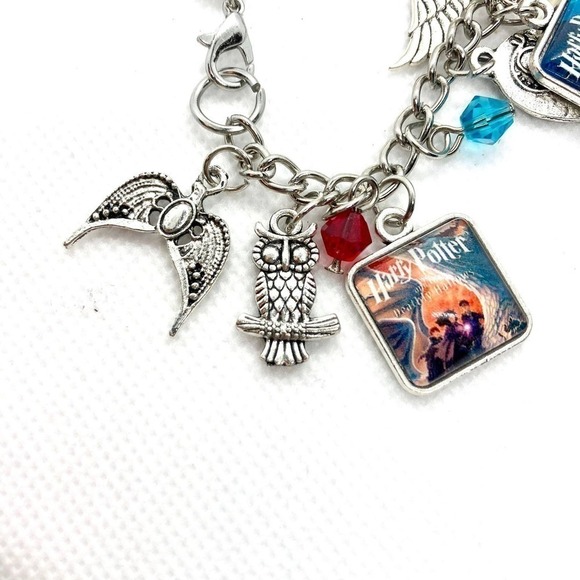 Harry Potter Special Edition Cover Charm Bracelet - Picture 7 of 10